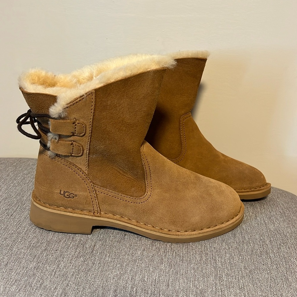 UGG Niayah Back Lace Boots